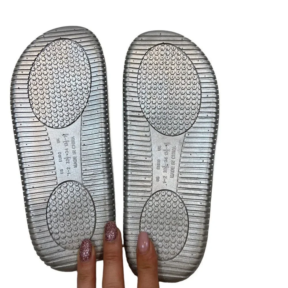 New without tags Girls Silver‎ and Rainbow Printed Flip Flops Size 1-2